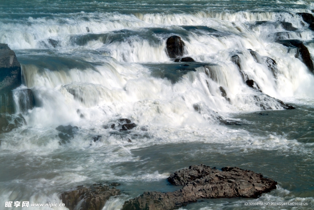 山崖河流河水