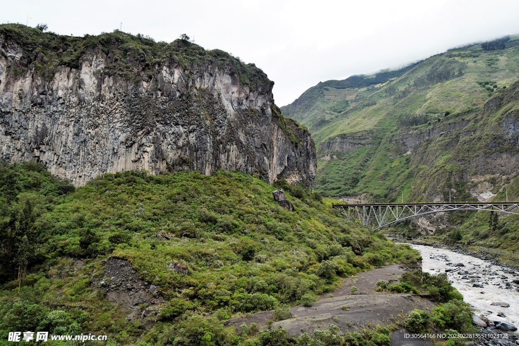 山崖山峰