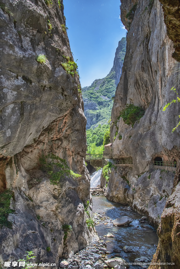 山崖岩石