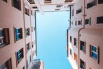 仰视天空建筑         