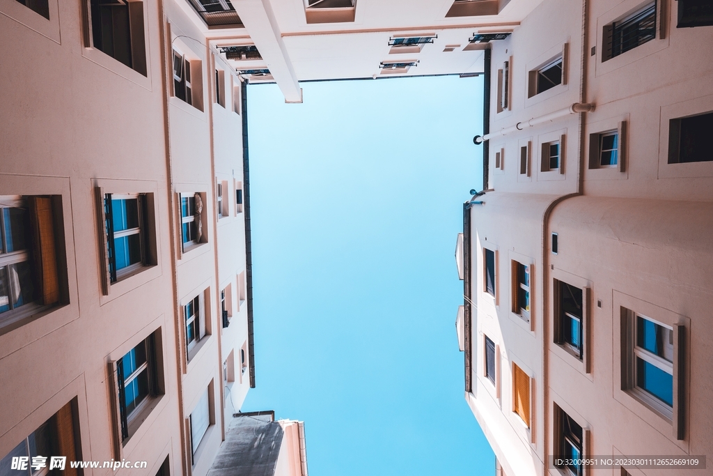 仰视天空建筑         