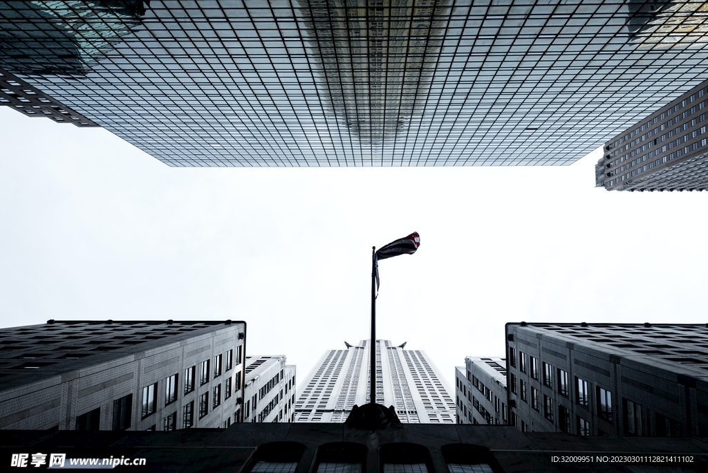仰视天空建筑         