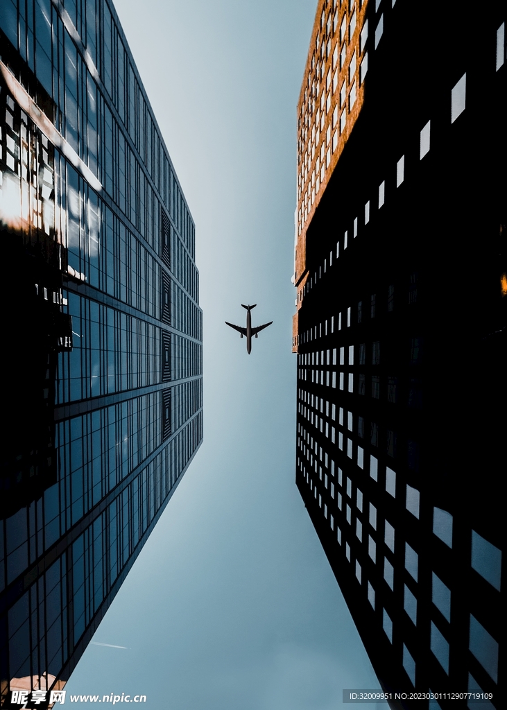 仰视天空建筑         