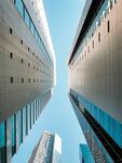 仰视天空建筑         