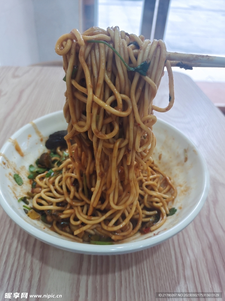 热干面 