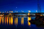西奥多休斯大桥夜景