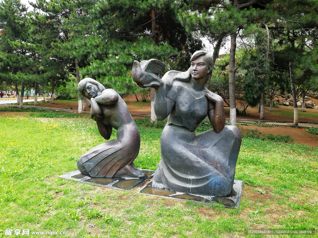 女性艺术雕塑
