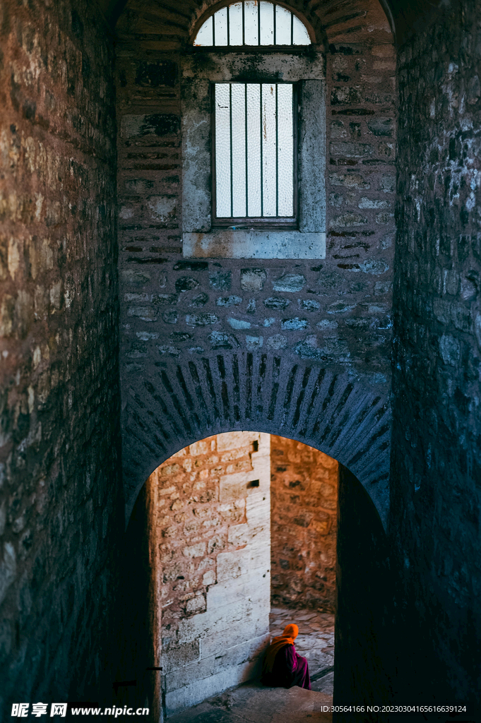 砖墙拱门建筑