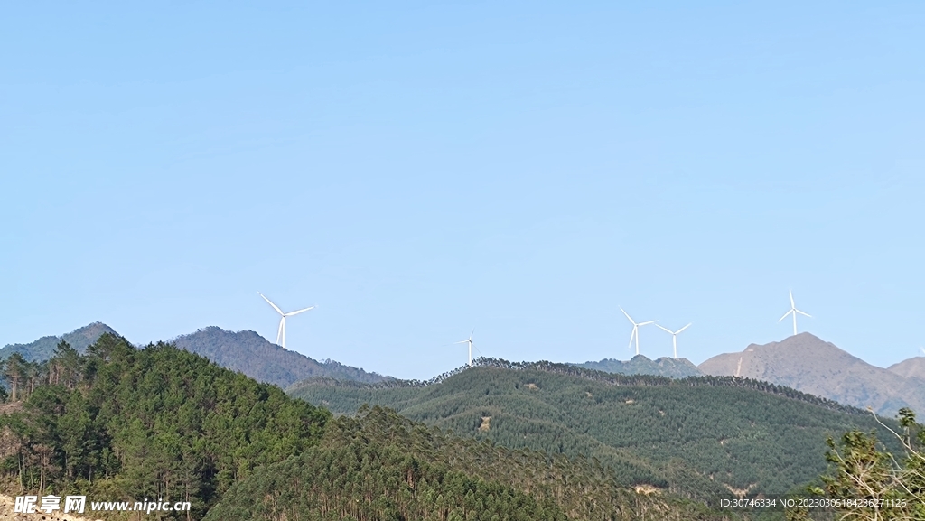 大山里的风车