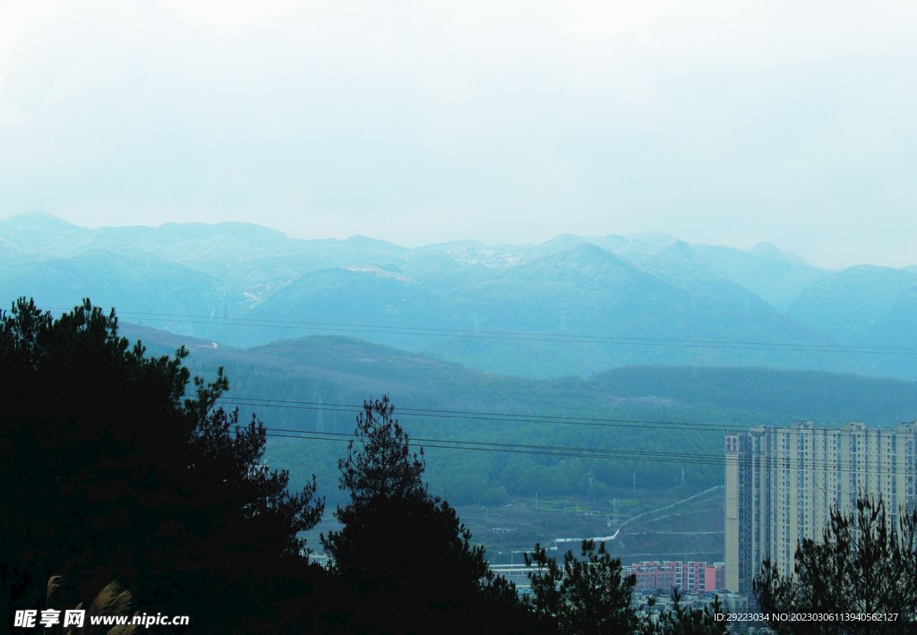 山 