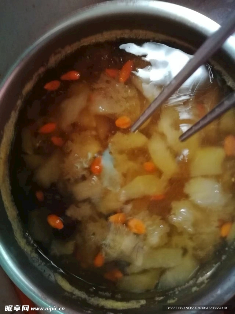 银耳香梨煲汤