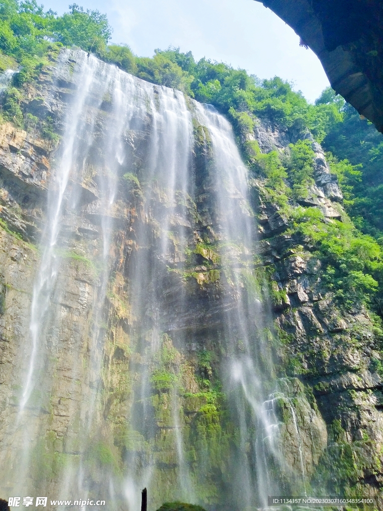 三峡大瀑布