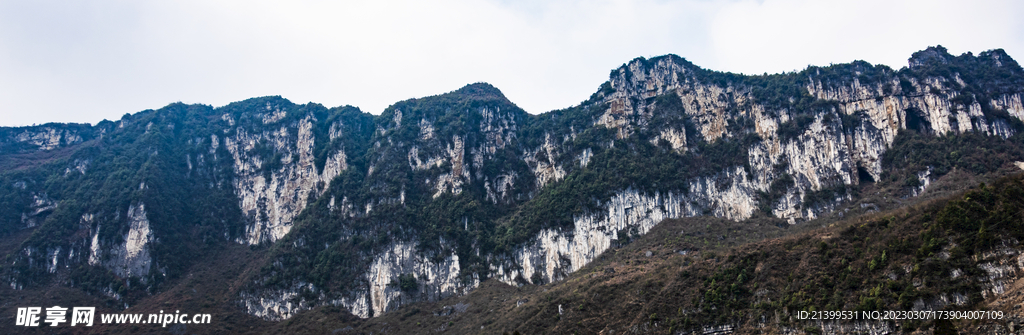 白岩山岭