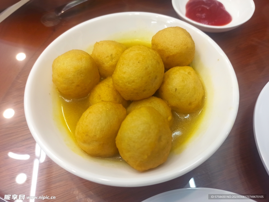 咖喱鱼蛋怎么做_咖喱鱼蛋的做法_iamyiiamyi_豆果美食