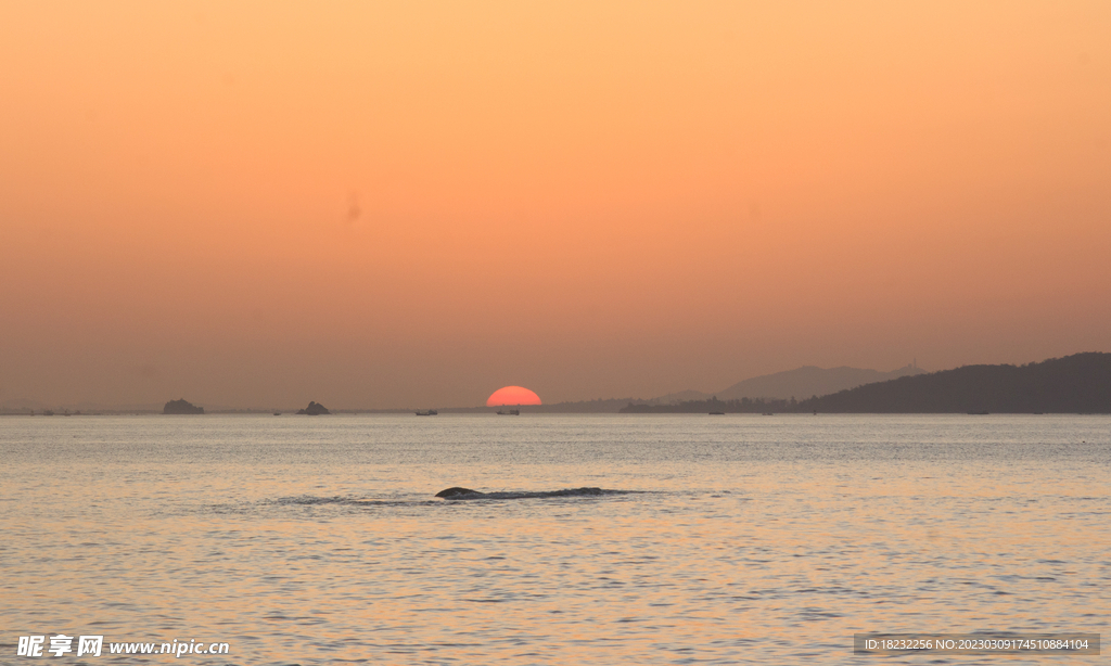 海上日出