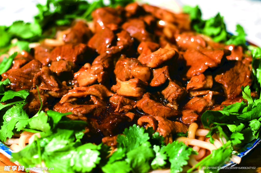 铁板伊面羊肉