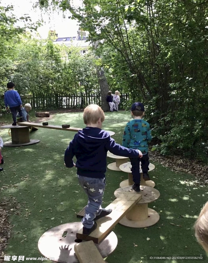 幼儿户外活动