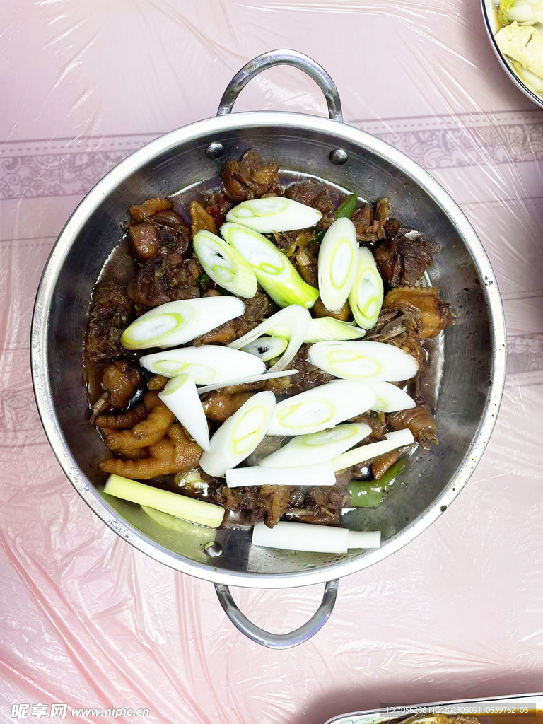 红烧土鸡锅仔