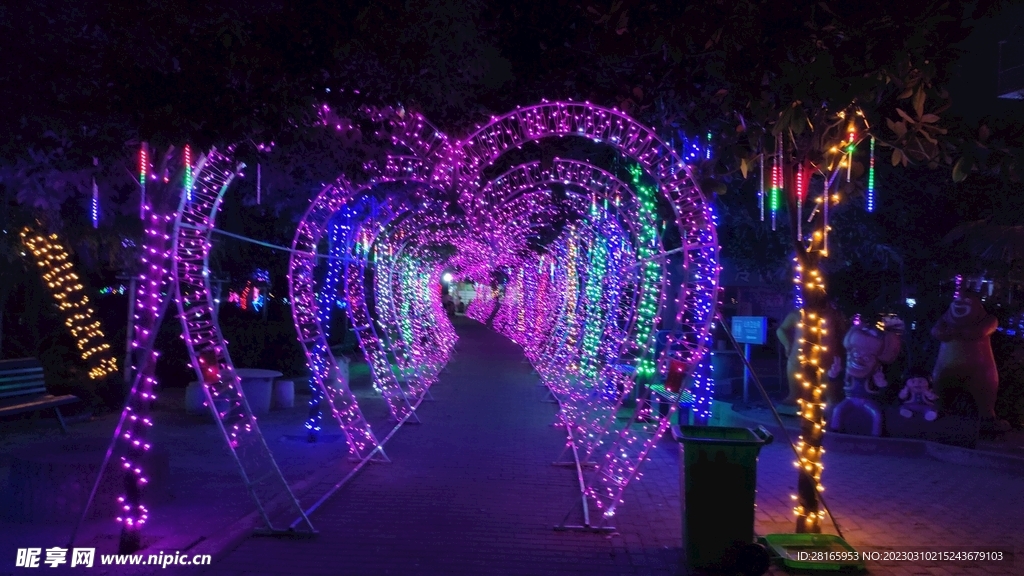 夜晚 灯光秀 小路 浪漫 爱心