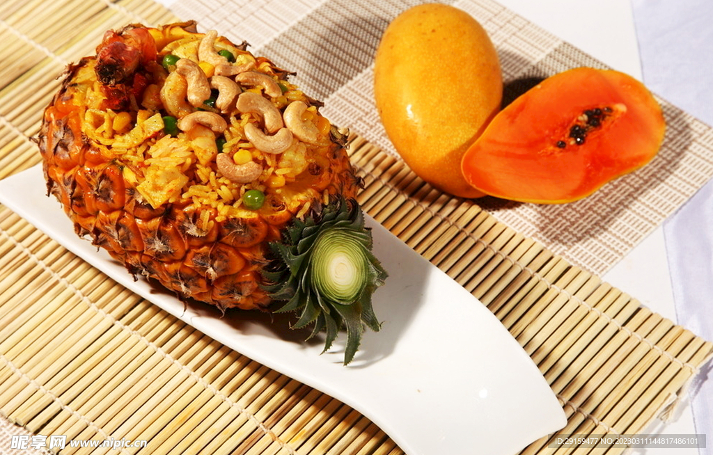 菠萝海鲜焗饭