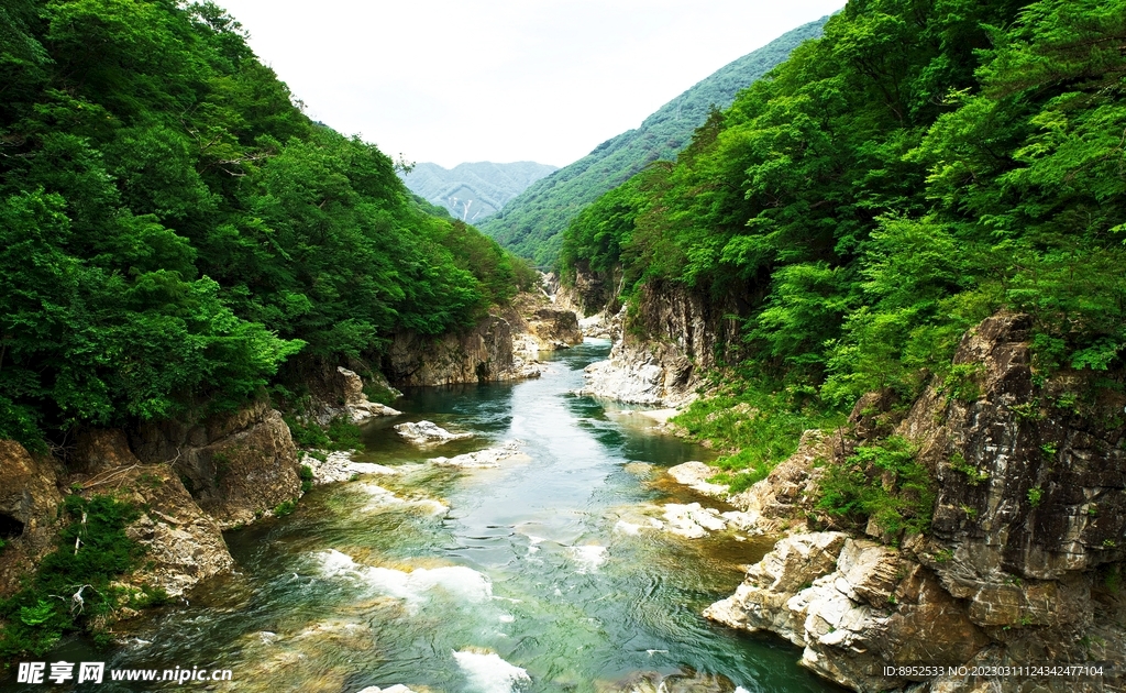 河流