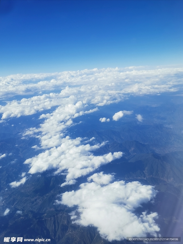 蓝天白云天空