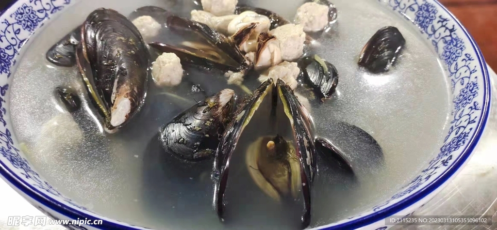 高汤丸子汆贻贝