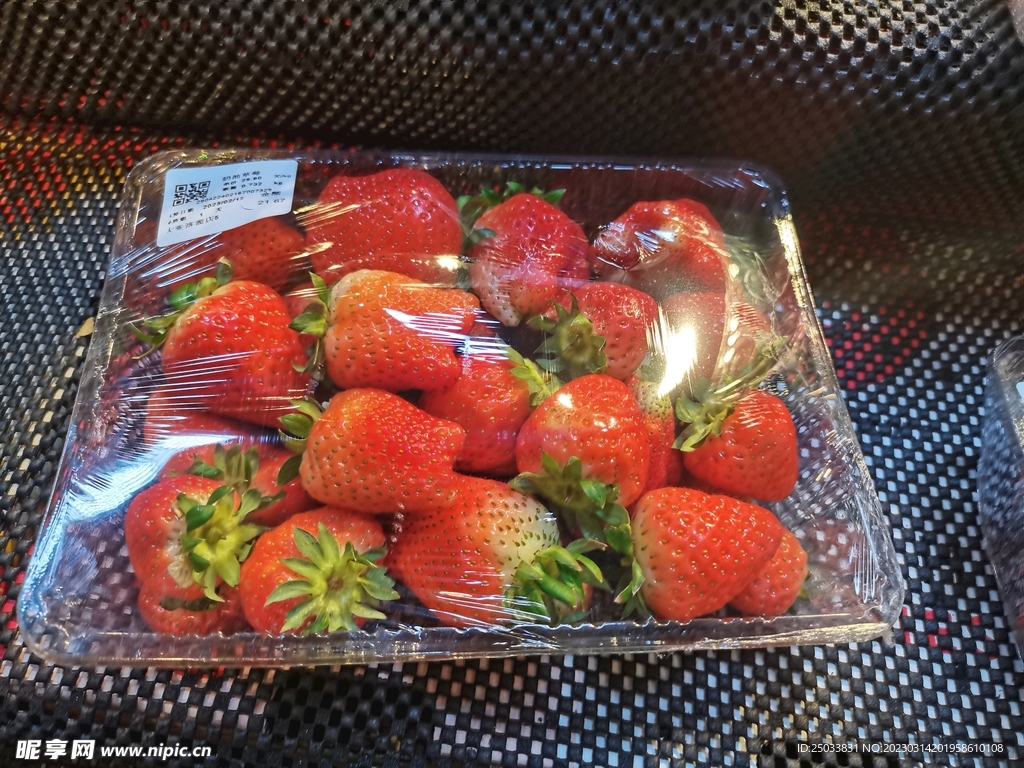 草莓  