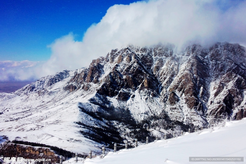 雪山 