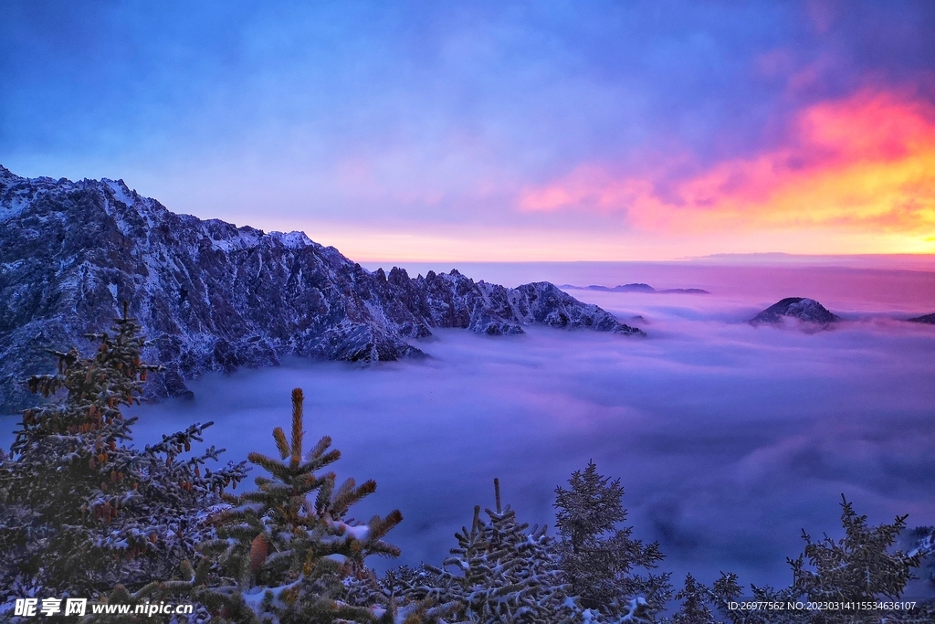 云雾贺兰山