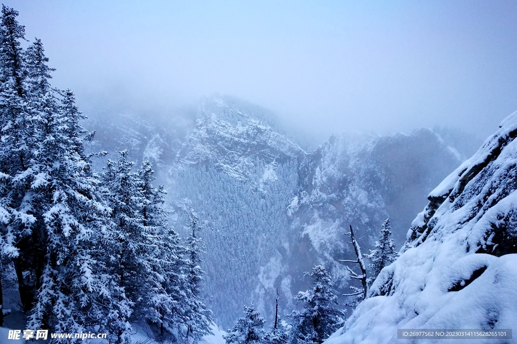 贺兰山雪景