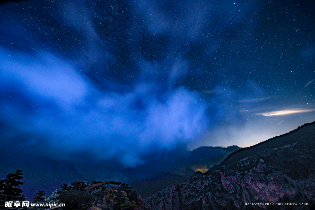 贺兰山夜景