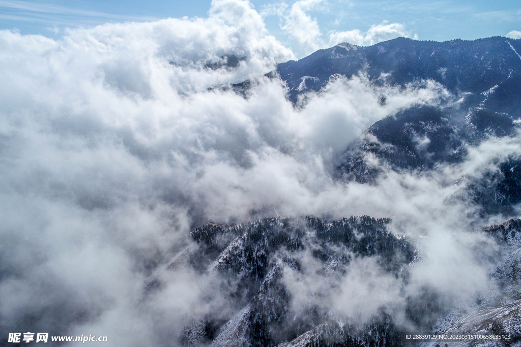 云雾贺兰山