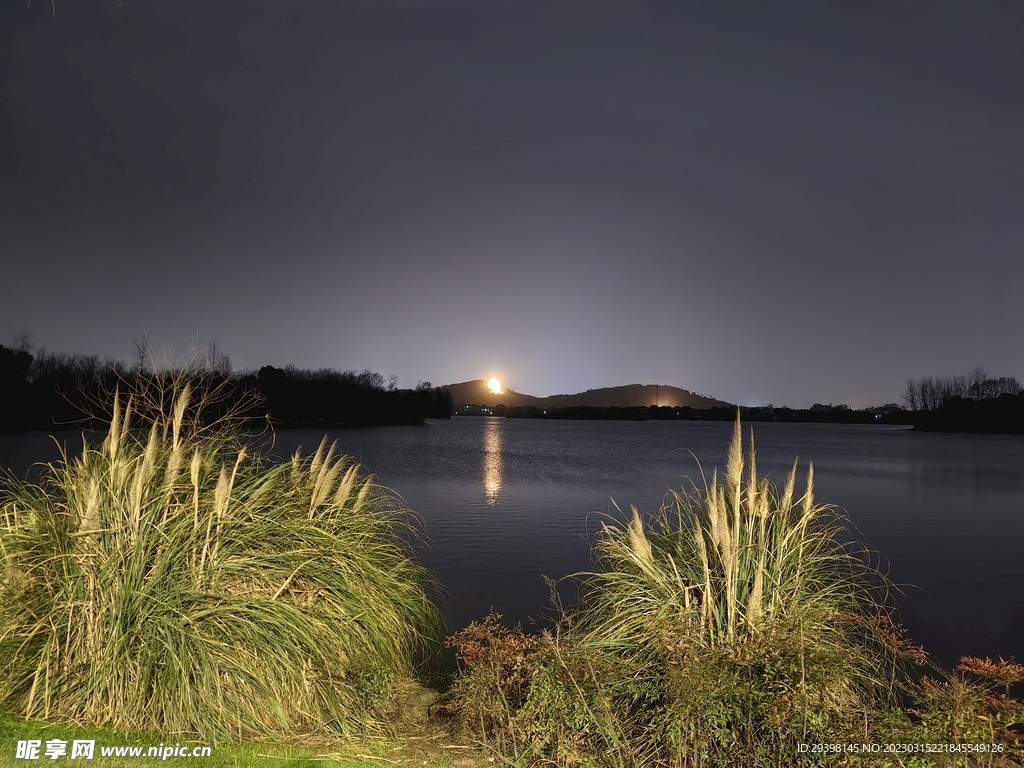 湖面夜景