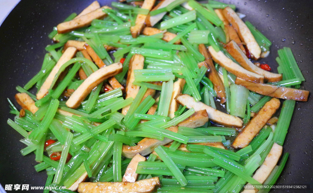 西芹炒香干特写