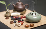 香炉和茶壶果干