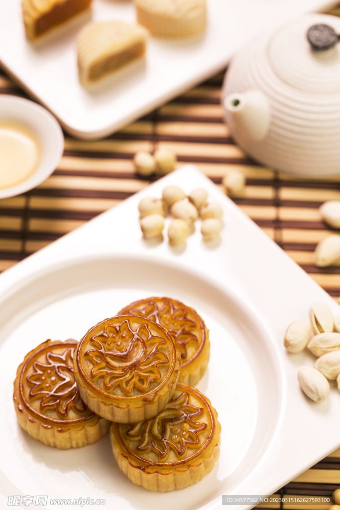 月饼和茶水