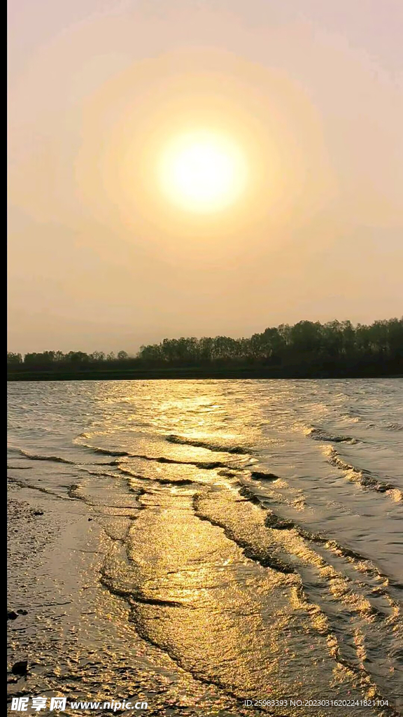 夕阳下的海滩