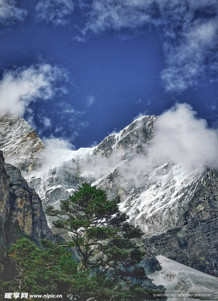 稻城亚丁雪山