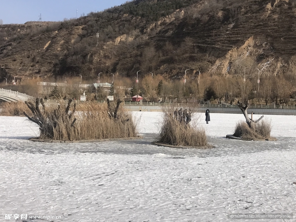 雪天人工湖