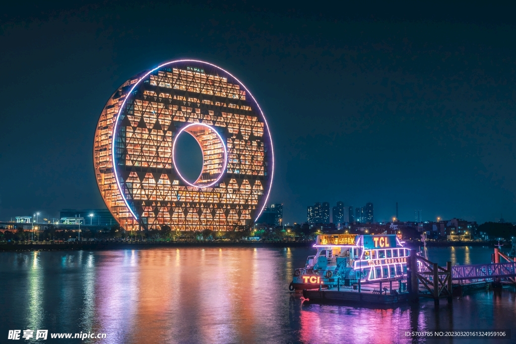 广州圆大厦 地标建筑 夜景