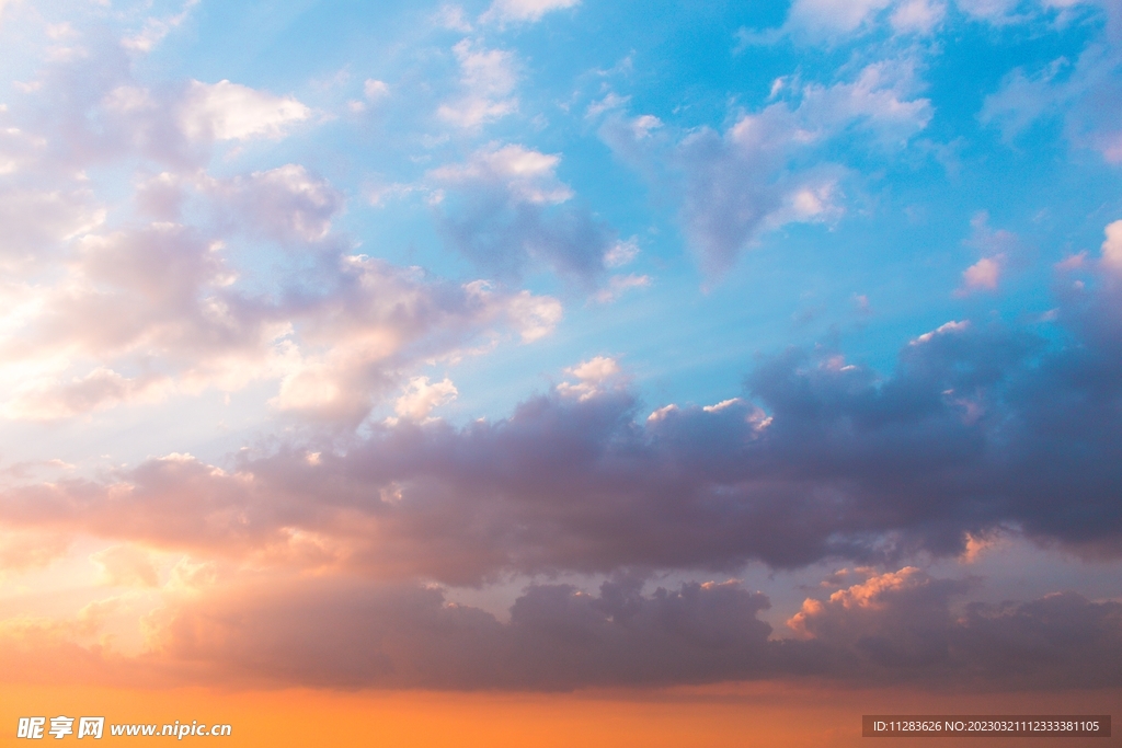 朝霞天空