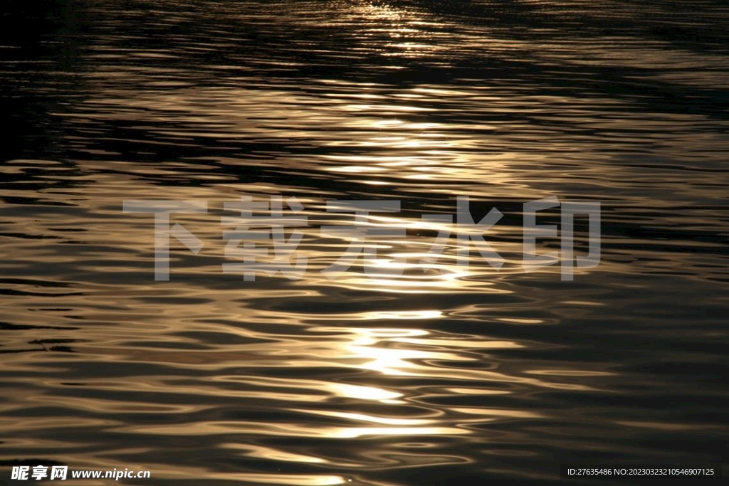 夕阳水面