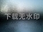 窗子上水珠