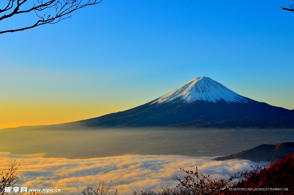 云端上的富士山