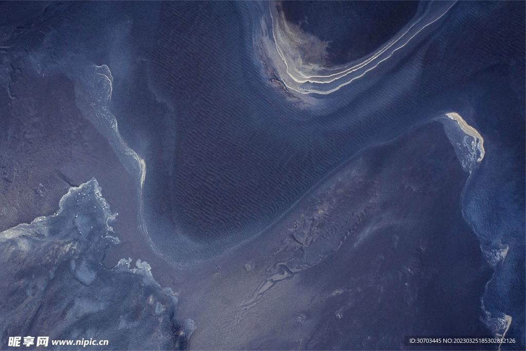 浅蓝色背景