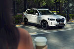 BMW iX3右侧45度