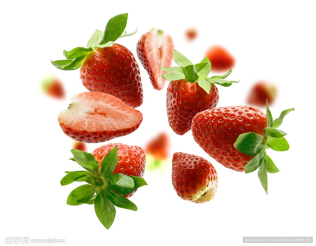 飞起的切开草莓