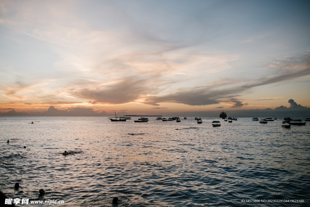 黄昏海面