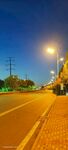 路灯下的公路